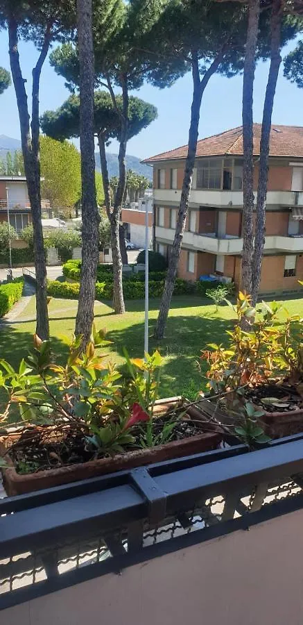 Apartament Carachouse-Lido Di Camaiore, Tra Pini Marini E Mare
